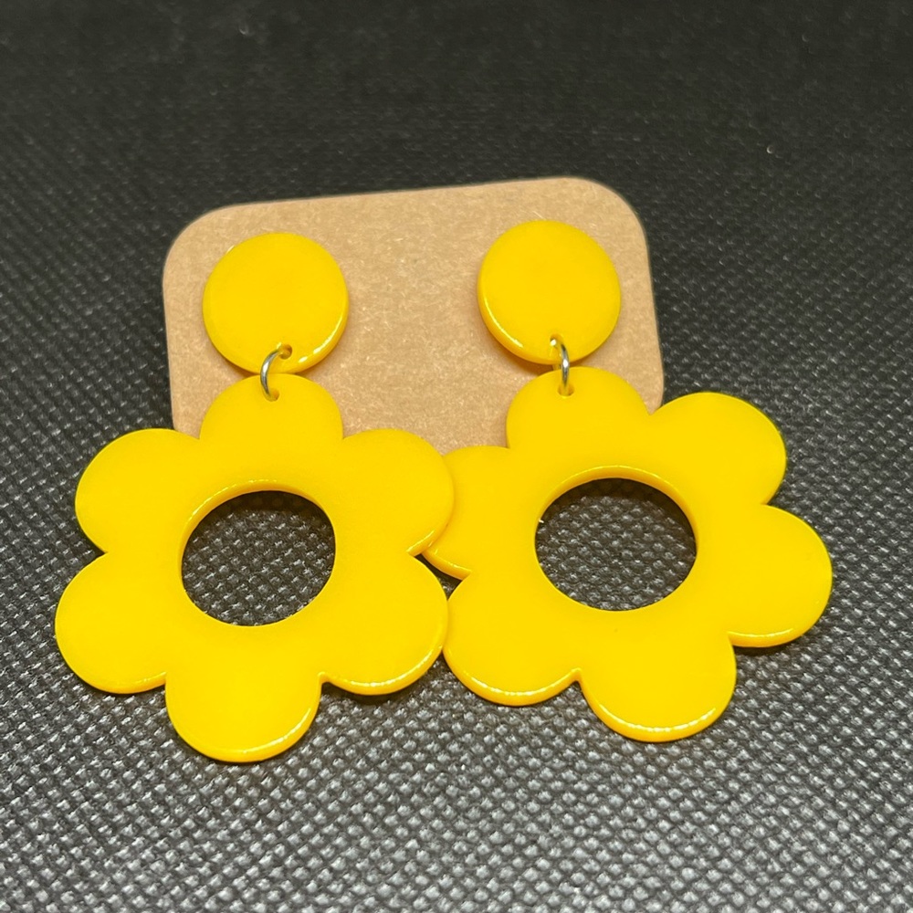 Yellow Groovy Retro Floral Daisy Earrings